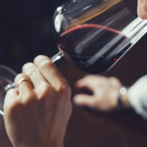 ¿Cómo disfrutar de una copa de buen vino?: 10 indicaciones esenciales